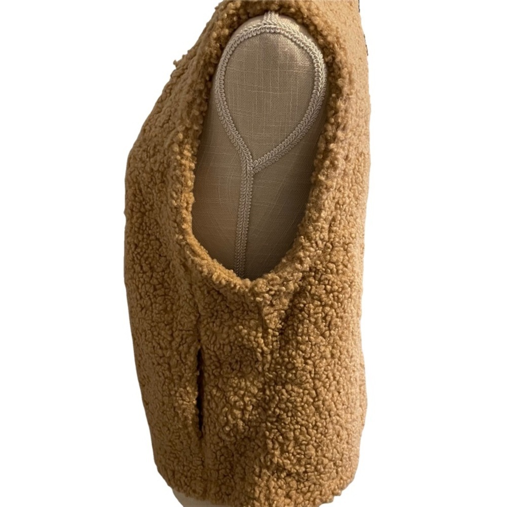 Sherpa Vest with Pockets NWOT - Picture 4 of 7